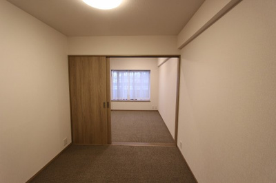 【洋室】 | ヴィルヌーブ八幡町 | 4.5帖