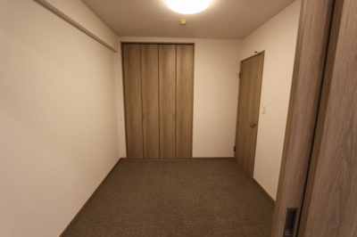 【洋室】 | ヴィルヌーブ八幡町 | 4.5帖