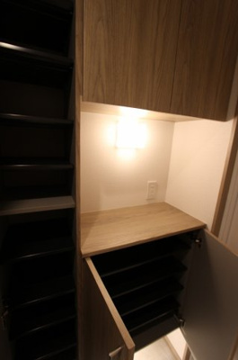 【玄関】 | ヴィルヌーブ八幡町