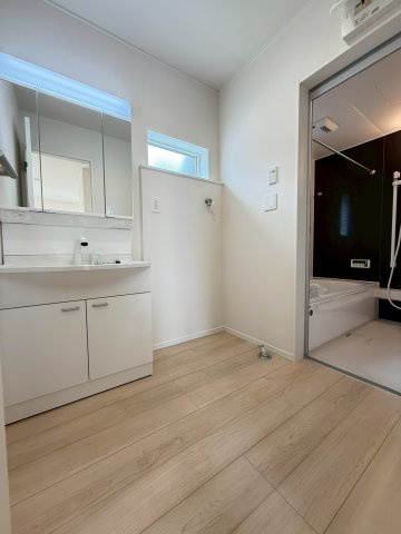 富士宮市淀平町第1　新築戸建　全1棟　１号棟　の独立洗面台|現地撮影