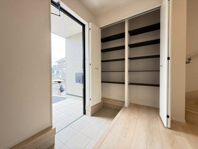 富士宮市淀平町第1　新築戸建　全1棟　１号棟　の玄関|現地撮影