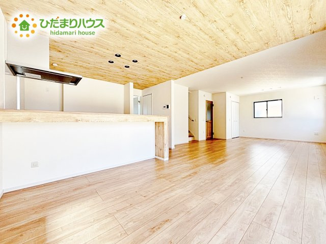 【居間・リビング】 | 水戸市河和田1期　新築戸建　4号棟 | 自然と家族が集う、気持ちのいいリビングいつでも気持ちのよい日差しが降り注ぎます。