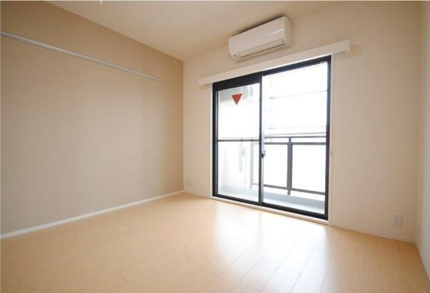 アソシエール駒沢　駒沢公園徒歩圏内　陽当たり良好　最上階の居間・リビング