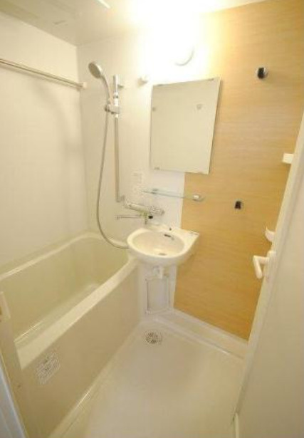 アソシエール駒沢　駒沢公園徒歩圏内　陽当たり良好　最上階の浴室