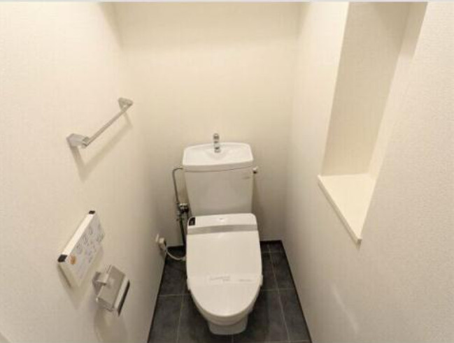 アソシエール駒沢　駒沢公園徒歩圏内　陽当たり良好　最上階のトイレ