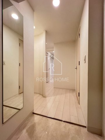 ラフォルム鎗屋町の玄関|同マンション別部屋：参考写真