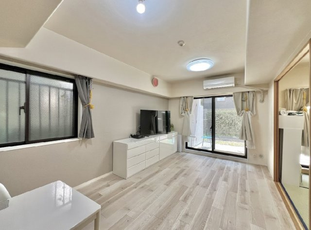 オーベル川越南大塚　1階　角住戸の居間・リビング
