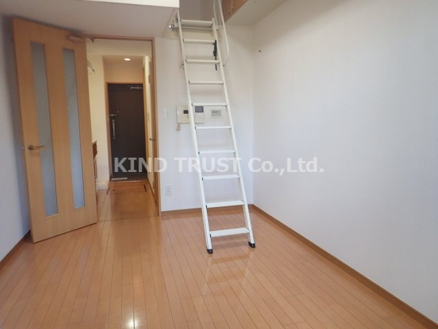 エステムコート梅田茶屋町デュアルスペースの居間・リビング|使いやすい居間です