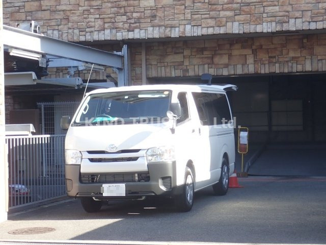 エステムコート梅田茶屋町デュアルスペースの駐車場|カースペースがあります