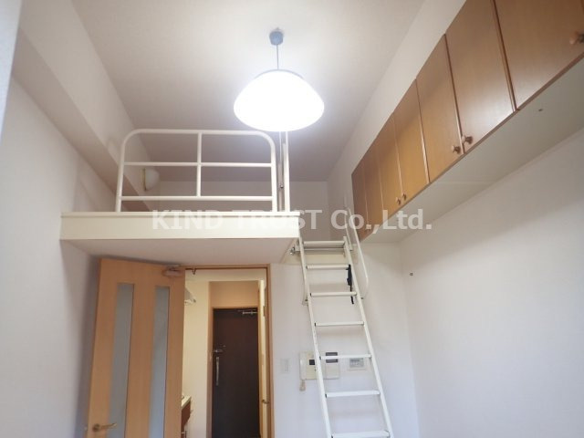 エステムコート梅田茶屋町デュアルスペースの内装|明るい室内です