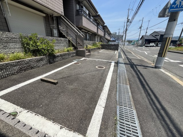 新栄プロパティー千代田の駐車場