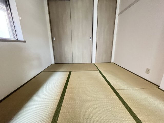 新栄プロパティー千代田の和室