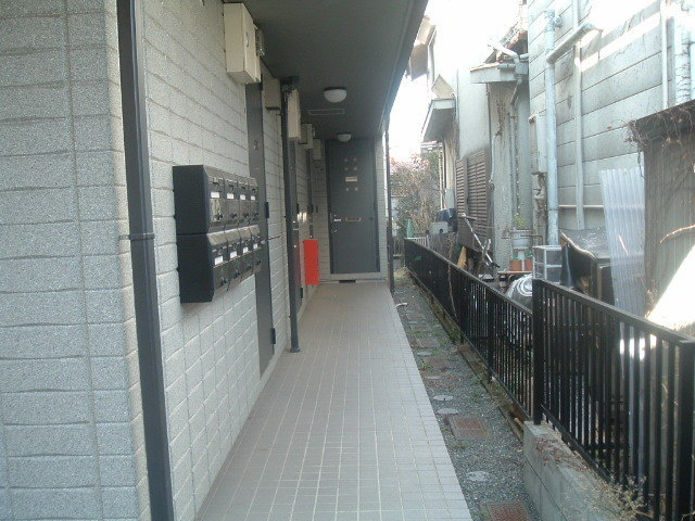 メゾン井土ヶ谷のロビー|共用廊下