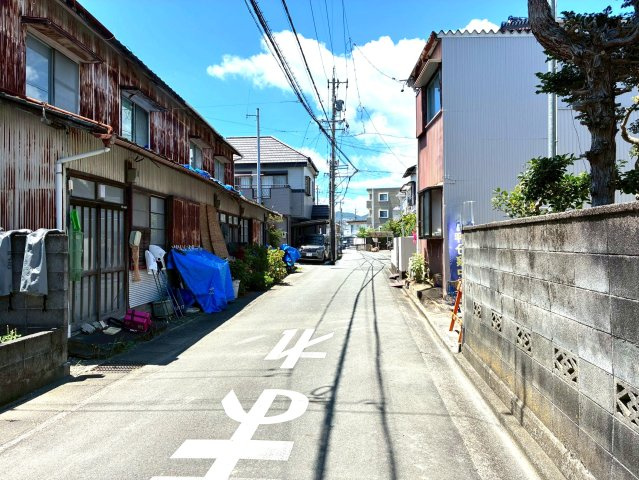 静岡市駿河区中田本町12期　新築戸建　全１棟の前面道路含む現地写真