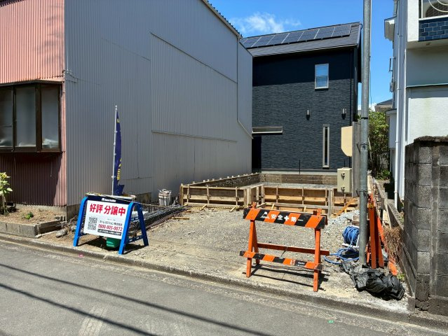 静岡市駿河区中田本町12期　新築戸建　全１棟の前面道路含む現地写真