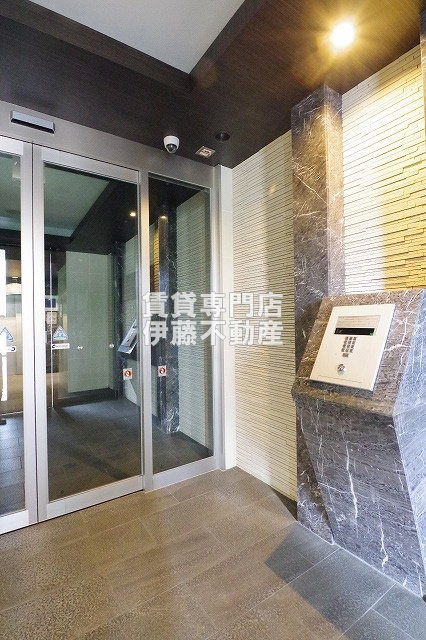 プレサンス大曽根駅前ファーストのエントランス