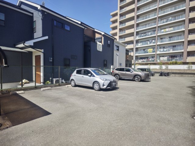 【駐車場】 | グランシャリオ | 駐車場があるので、車を買う予定の方も安心です