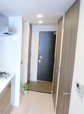 プレサンス新大阪イオリアの玄関