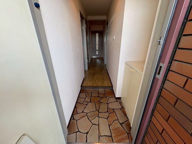 エムズ・アークA棟の玄関