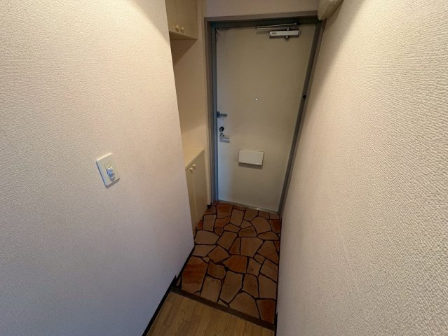 エムズ・アークA棟の玄関