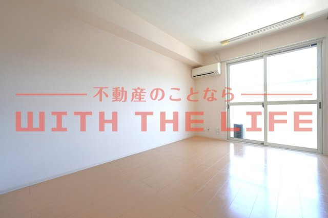 SumiYasuSo（スミヤスソー）【キャッシュバック対象】の居間・リビング|こちらのリビングで趣味の時間をお楽しみください