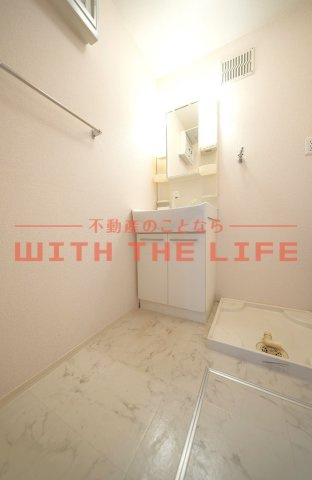 SumiYasuSo（スミヤスソー）【キャッシュバック対象】の洗面所|明るい洗面所です