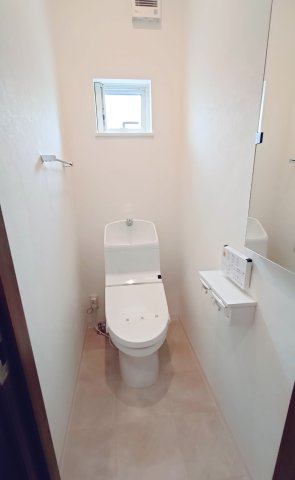 東大阪市御厨南2丁目　中古戸建のトイレ|1階