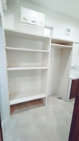 東大阪市御厨南2丁目　中古戸建のランドリースペース