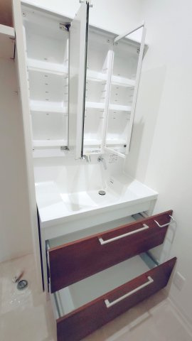 東大阪市御厨南2丁目　中古戸建の独立洗面台