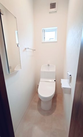 東大阪市御厨南2丁目　中古戸建のトイレ