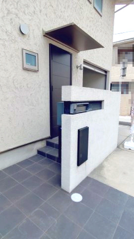 東大阪市御厨南2丁目　中古戸建のエントランス