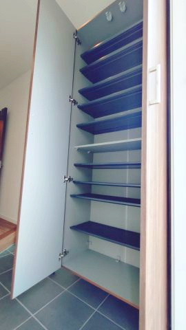 東大阪市御厨南2丁目　中古戸建の収納|シューズボックス