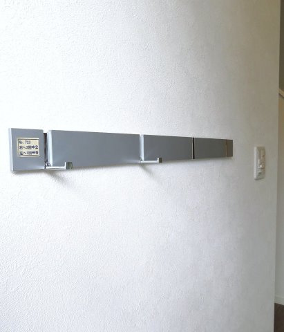 東大阪市御厨南2丁目　中古戸建の設備|玄関横のフック