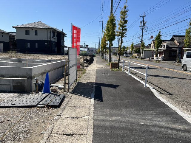 碧南市日進町（新築一戸建）の前面道路含む現地写真