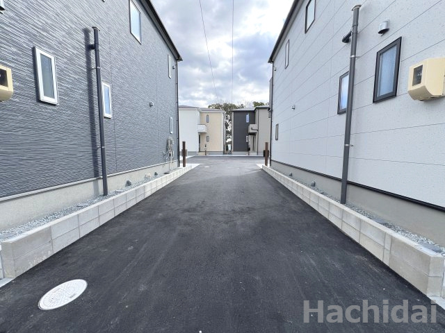 碧南市日進町（新築一戸建）の前面道路含む現地写真