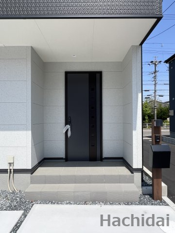 碧南市日進町（新築一戸建）のエントランス