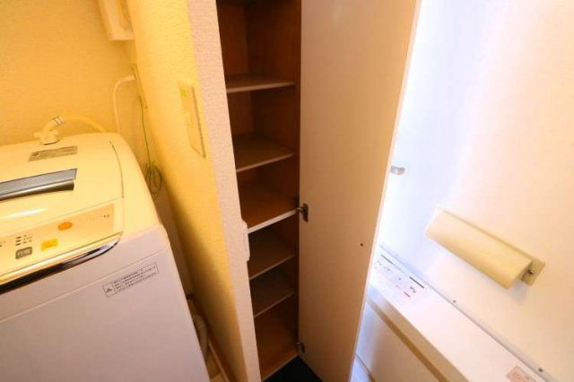 加古郡稲美町国岡１丁目のアパートの玄関