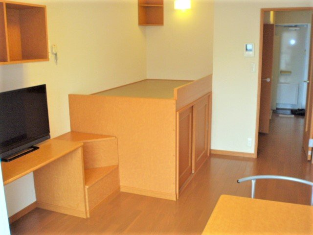 三木市福井２丁目のアパートの居間・リビング