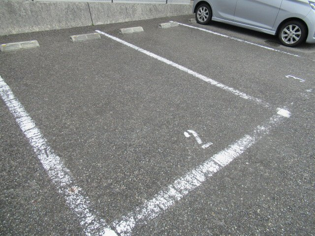 レオパレスシャインの駐車場