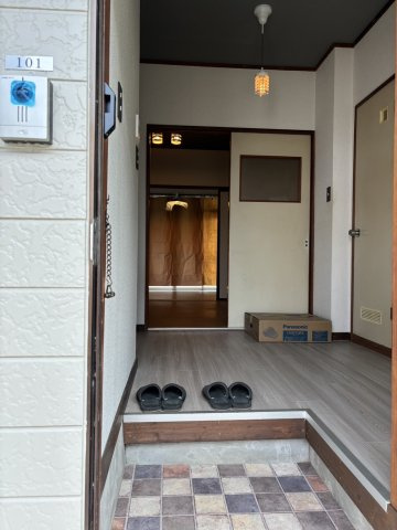 リバースの玄関