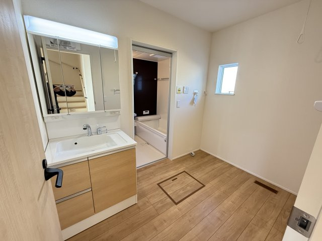 リナージュ前橋大利根町2丁目24-2期　2号棟　新築戸建のトイレ|1階トイレです。清潔感のある白を基調としています。
温水洗浄・便座暖房機能の付いた快適なトイレです☆