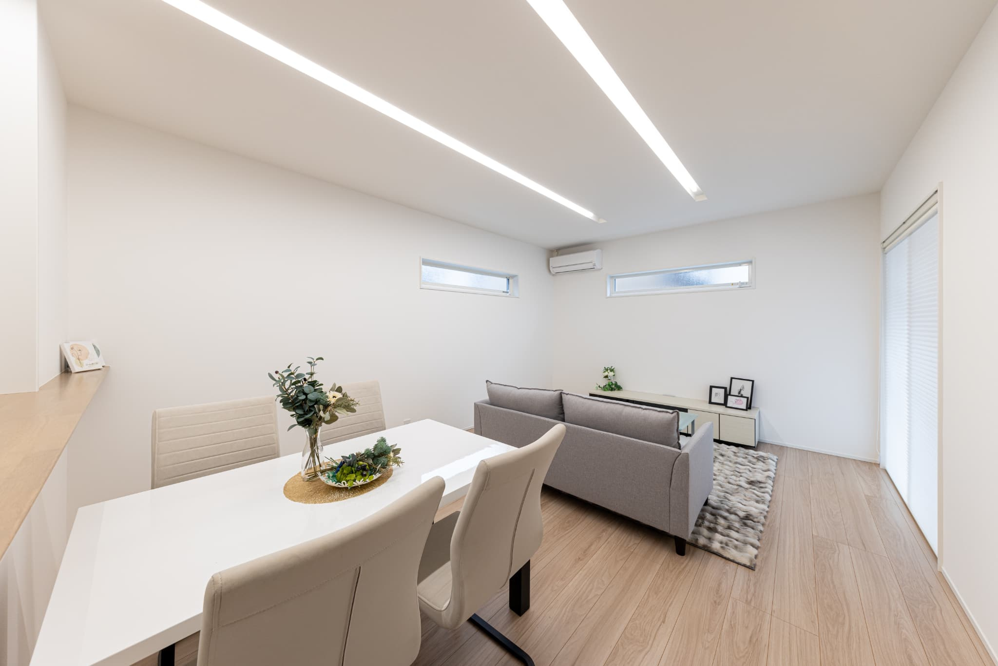 倉敷市連島中央　ウィズライフ連島中央７号地の居間・リビング|折り上げ天井で開放感があります。