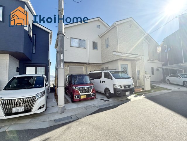 神戸市西区伊川谷町有瀬　中古戸建のエントランス|弊社独自で毎月５組限定「人気オプション３点パック」カーポート・バルコニー・ウッドデッキを１万円で取付