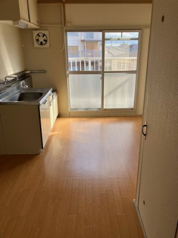 兵庫県公社　播磨本荘３号棟の居間・リビング|おしゃれな居間です