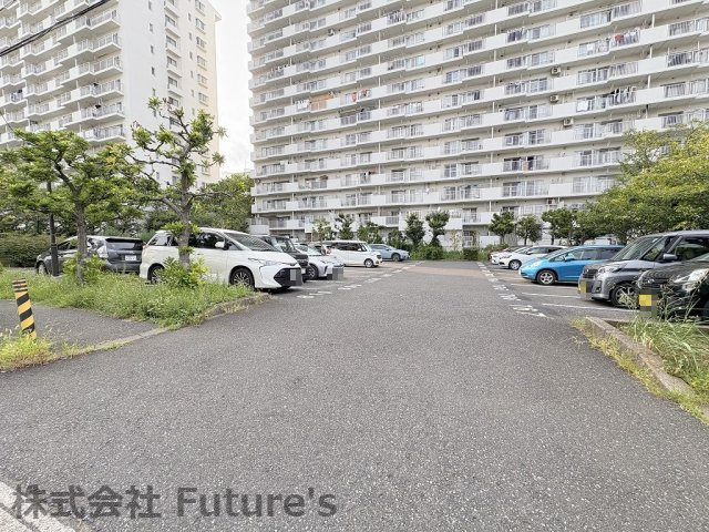 パークフィールドみさと五街区一号館の駐車場|敷地内駐車場（要空き・料金確認）