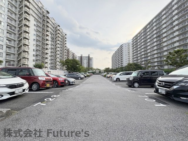 パークフィールドみさと五街区一号館の駐車場|敷地内駐車場（要空き・料金確認）