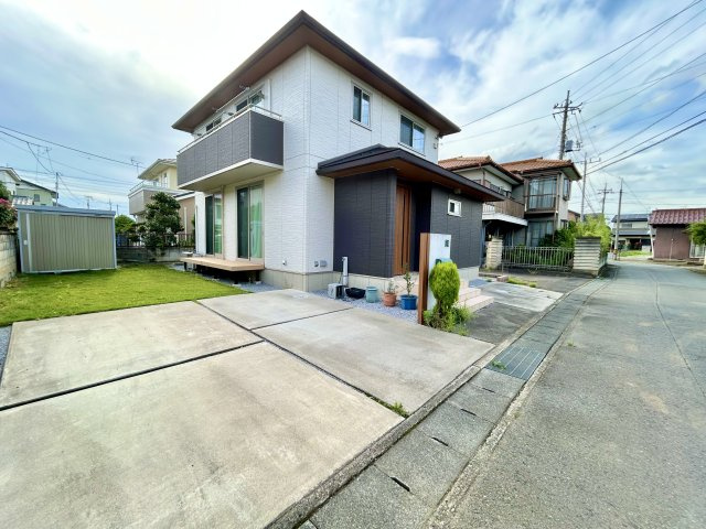 【中古戸建】高崎市倉賀野町の前面道路含む現地写真|周辺環境も充実しているエリア♪