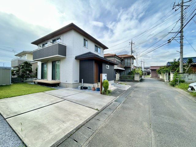 【中古戸建】高崎市倉賀野町の前面道路含む現地写真|■外観
詳しい資料などはご気軽にお問い合わせください♪