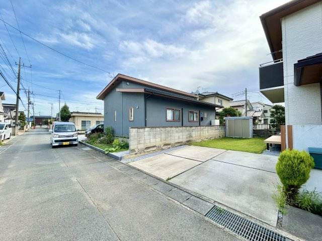 【中古戸建】高崎市倉賀野町の駐車場|■現地写真
気になる点などご気軽にお問い合わせください♪
