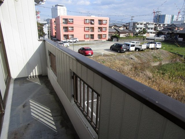 オークスハイツ【キャッシュバック対象】のバルコニー|お洗濯にも便利なバルコニー付き